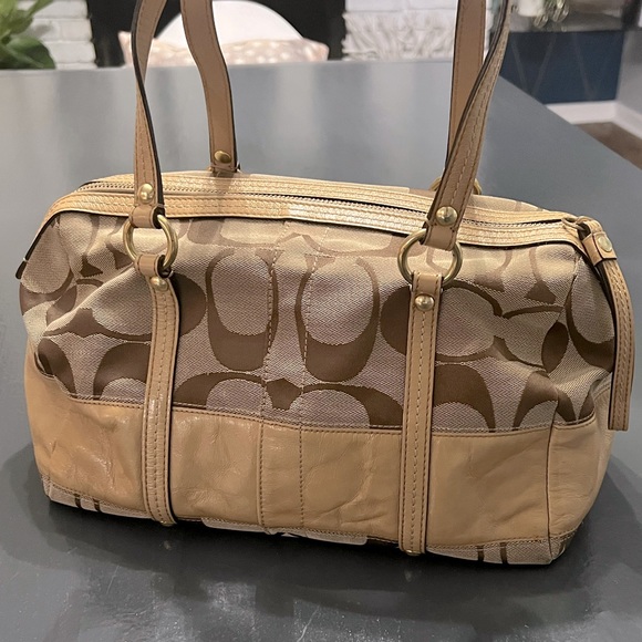 COACH bag. - Picture 1 of 12